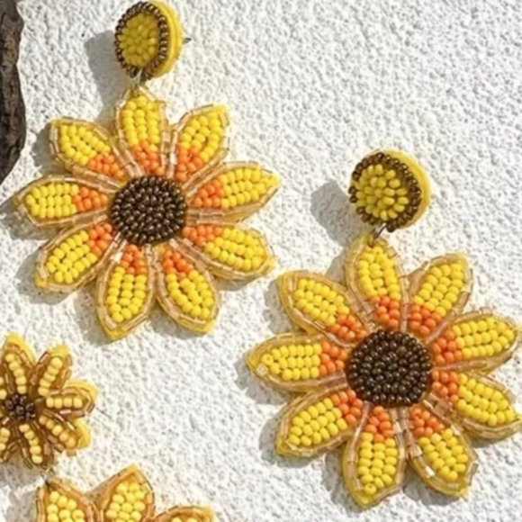 🌻 Sunflower Beaded Drop Dangle Earrings - Picture 10 of 15